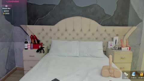 Snapshot of amberrgrey_ chatting on September 17, 8:01 pm Amber Grey online show from September 17, 8:01 pm