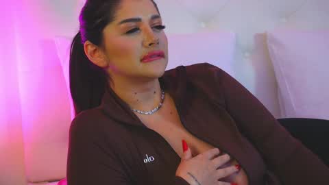 Amberseyes online show from March 31, 11:32 am