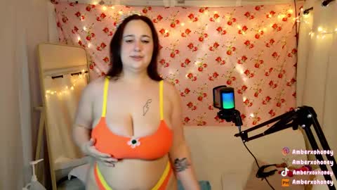 Amber Honey  online show from January 5, 11:01 pm