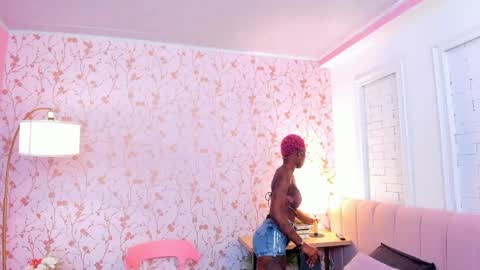 Amelia Adams online show from April 28, 7:07 pm