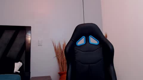 AMELIA  online show from October 23, 6:37 am