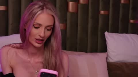 Amelia online show from June 4, 7:42 pm
