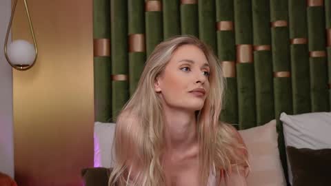 Amelia online show from January 10, 9:13 am