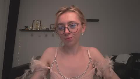 Amelia   online show from March 9, 6:21 pm