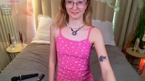 Amelie  online show from April 17, 3:20 am