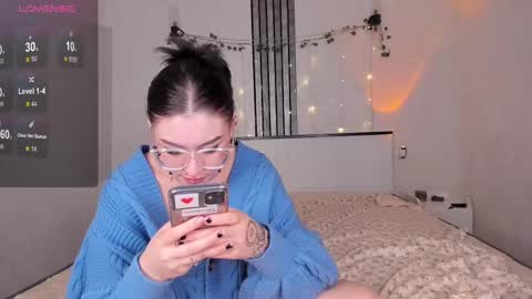 Aylin  online show from March 3, 5:09 pm