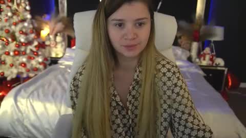 amellymillyy online show from December 21, 7:26 am