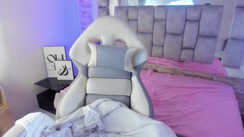 Snapshot of ametrix_ chatting on February 1, 10:02 pm online show from February 1, 10:02 pm