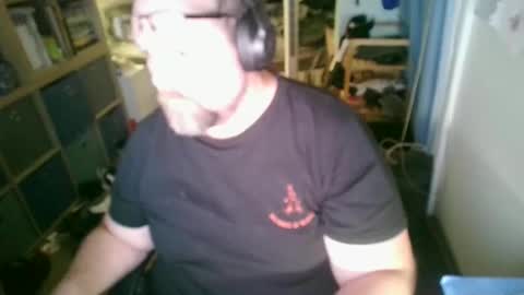 Snapshot of amf_1982 chatting on February 25, 1:00 pm Andy online show from February 25, 1:00 pm