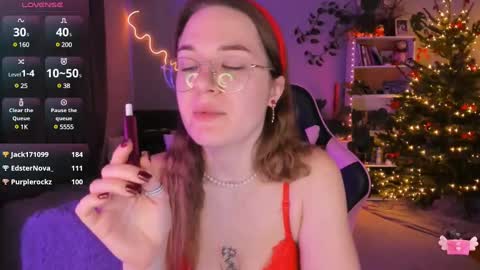 Snapshot of ami_amour_ chatting on December 24, 9:06 am Hi-hi I am Kate welcome to my sexy room online show from December 24, 9:06 am