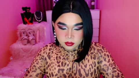 Snapshot of amiadoll chatting on February 4, 2:43 pm Queen Mireska online show from February 4, 2:43 pm
