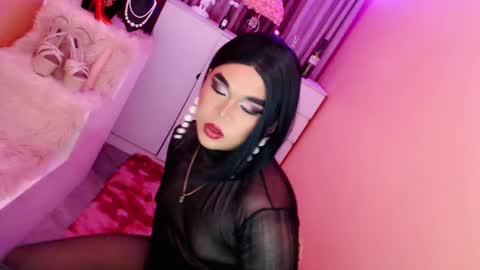 Snapshot of amiadoll chatting on January 14, 4:18 pm Queen Mireska online show from January 14, 4:18 pm