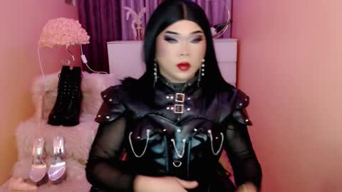 Snapshot of amiadoll chatting on September 13, 11:45 am Queen Mireska online show from September 13, 11:45 am