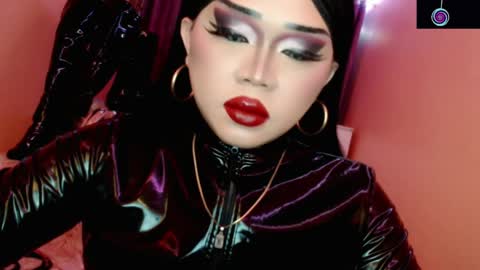 Queen Mireska online show from April 3, 4:25 pm