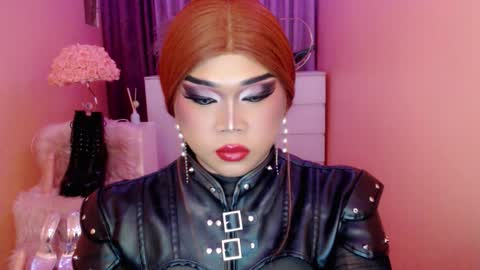 Snapshot of amiadoll chatting on September 8, 4:17 pm Queen Mireska online show from September 8, 4:17 pm