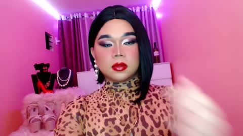 Snapshot of amiadoll chatting on February 1, 5:47 pm Queen Mireska online show from February 1, 5:47 pm