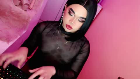 Snapshot of amiadoll chatting on February 6, 2:15 pm Queen Mireska online show from February 6, 2:15 pm