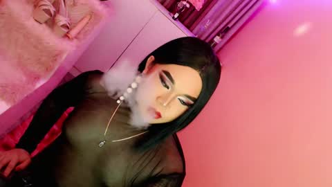 Snapshot of amiadoll chatting on January 15, 11:21 am Queen Mireska online show from January 15, 11:21 am