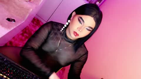 Snapshot of amiadoll chatting on January 21, 11:46 am Queen Mireska online show from January 21, 11:46 am