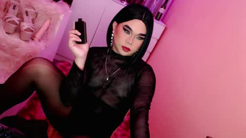Snapshot of amiadoll chatting on February 7, 3:19 pm Queen Mireska online show from February 7, 3:19 pm