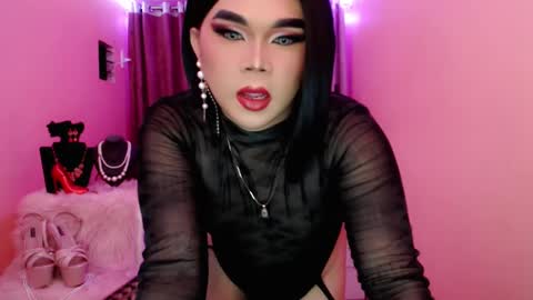 Snapshot of amiadoll chatting on February 9, 3:56 pm Queen Mireska online show from February 9, 3:56 pm