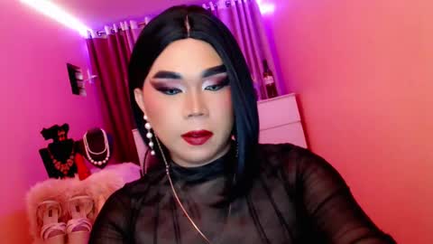 Snapshot of amiadoll chatting on February 23, 5:29 pm Queen Mireska online show from February 23, 5:29 pm