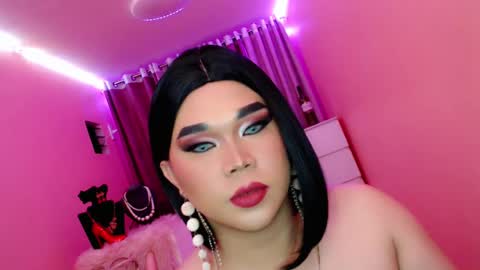 Snapshot of amiadoll chatting on February 5, 5:31 pm Queen Mireska online show from February 5, 5:31 pm
