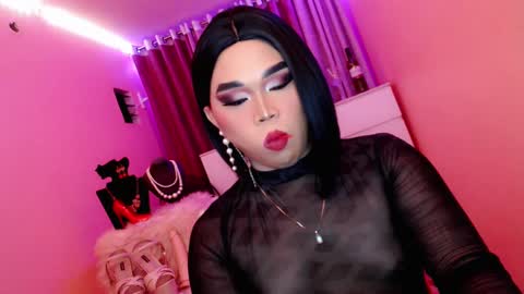 Snapshot of amiadoll chatting on February 6, 11:09 am Queen Mireska online show from February 6, 11:09 am