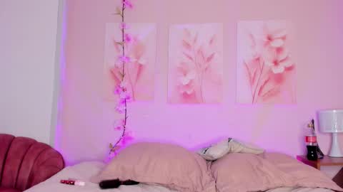 AmiiClark  online show from March 15, 8:01 pm