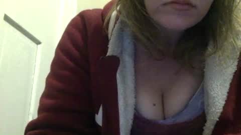 Snapshot of amileamariestar chatting on December 3, 3:26 am amileamariestar online show from December 3, 3:26 am