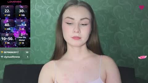 Snapshot of amina_lux chatting on December 23, 12:46 am Amina online show from December 23, 12:46 am