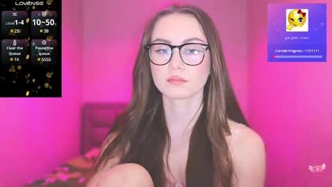 Snapshot of amina_lux chatting on February 21, 8:05 pm Amina online show from February 21, 8:05 pm