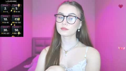 Snapshot of amina_lux chatting on February 6, 12:00 am Amina online show from February 6, 12:00 am