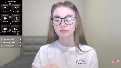 Snapshot of amina_lux chatting on March 5, 10:32 pm Amina online show from March 5, 10:32 pm