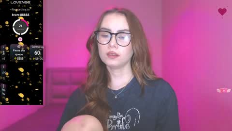 Snapshot of amina_lux chatting on February 9, 12:17 am Amina online show from February 9, 12:17 am