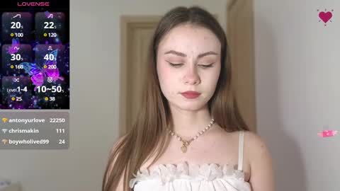 Snapshot of amina_lux chatting on December 28, 12:47 am Amina online show from December 28, 12:47 am