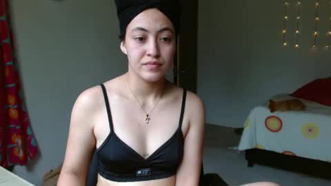 Snapshot of amitlu_ chatting on February 21, 6:37 pm amitlu_ online show from February 21, 6:37 pm