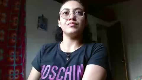 Snapshot of amitlu_ chatting on February 13, 8:03 pm amitlu_ online show from February 13, 8:03 pm