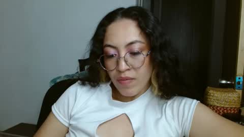 Snapshot of amitlu_ chatting on December 1, 11:29 pm amitlu_ online show from December 1, 11:29 pm