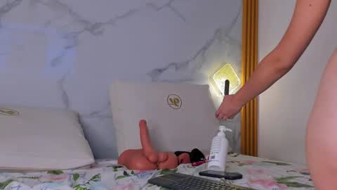 Snapshot of ammie_kova chatting on September 19, 7:28 pm Ammie kova online show from September 19, 7:28 pm