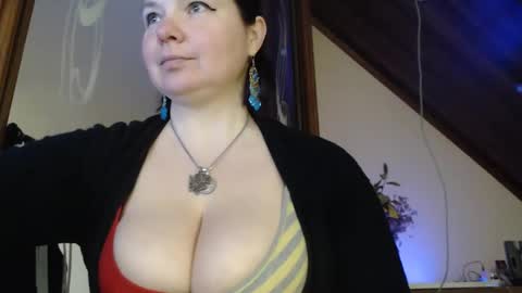 amorelara online show from March 1, 11:39 am