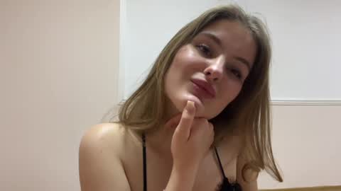 Emma online show from May 5, 9:20 pm
