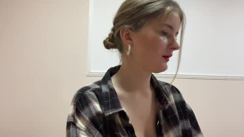 Emma online show from April 20, 8:45 pm