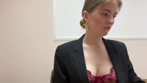 Emma online show from May 17, 7:45 pm