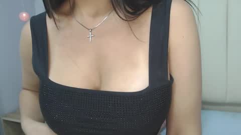 Snapshot of amy_le chatting on February 22, 4:40 pm Amy online show from February 22, 4:40 pm