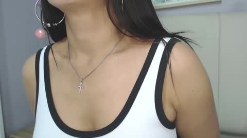 Snapshot of amy_le chatting on February 18, 1:33 pm Amy online show from February 18, 1:33 pm
