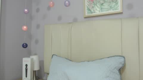 Snapshot of amy_le chatting on March 7, 1:29 pm Amy online show from March 7, 1:29 pm