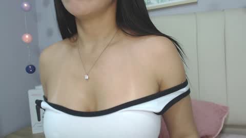 Snapshot of amy_le chatting on February 6, 2:37 pm Amy online show from February 6, 2:37 pm
