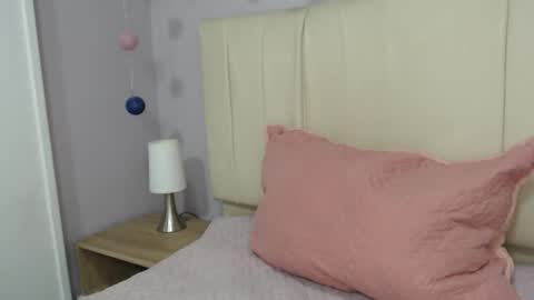 Snapshot of amy_le chatting on February 24, 1:21 pm Amy online show from February 24, 1:21 pm