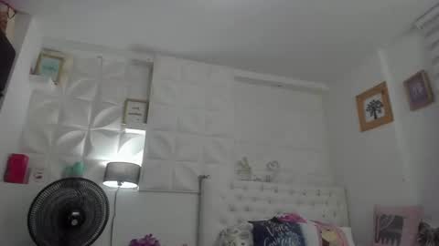Snapshot of amy_queents chatting on February 13, 2:12 am Amy Caroland online show from February 13, 2:12 am